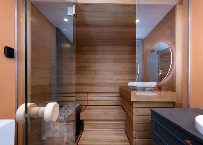 Ultra Luxury, 140m2, Sauna, Walk-in Wardrobe, Office