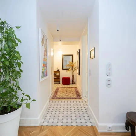 Apartment Ultra Luxury, 140m2, Sauna, Walk-in Wardrobe, Office *