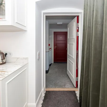 Ultra Luxury, 140m2, Sauna, Walk-in Wardrobe, Office *